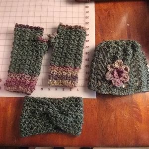 Handmade fingerless gloves hat and headband set gr